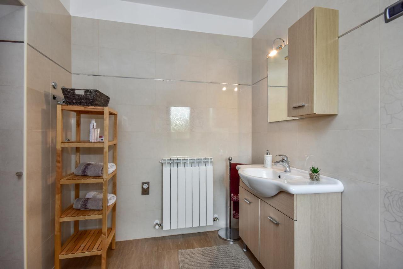 Apartman Grabar Roč Exteriör bild